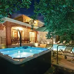 度假居 Gorgeous In Tar With Wifi *