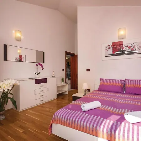 Casa vacanze Gorgeous In Tar With Wifi