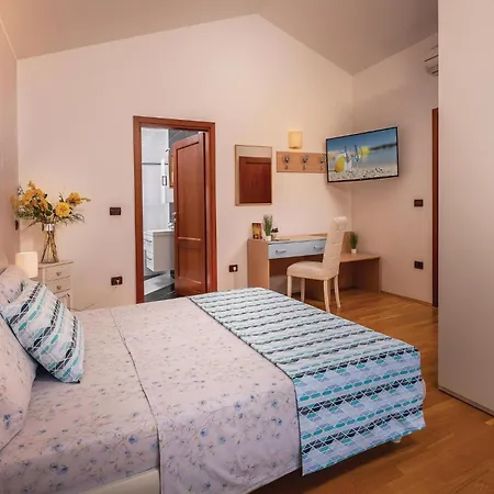 Casa vacanze Gorgeous In Tar With Wifi *