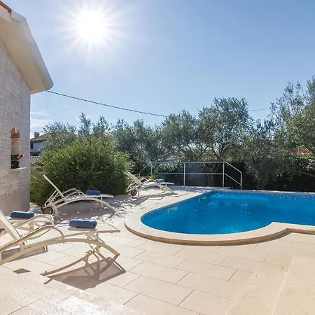 Casa vacanze Gorgeous In Tar With Wifi