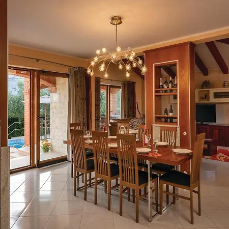 펜션 Gorgeous In Tar With Wifi Tar-Vabriga