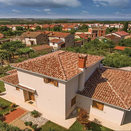 펜션 Gorgeous In Tar With Wifi Tar-Vabriga