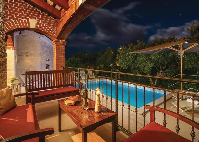 Gorgeous In Tar With Wifi 펜션 Tar-Vabriga