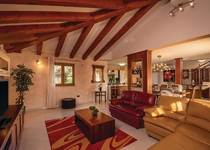 Gorgeous In Tar With Wifi 펜션 Tar-Vabriga