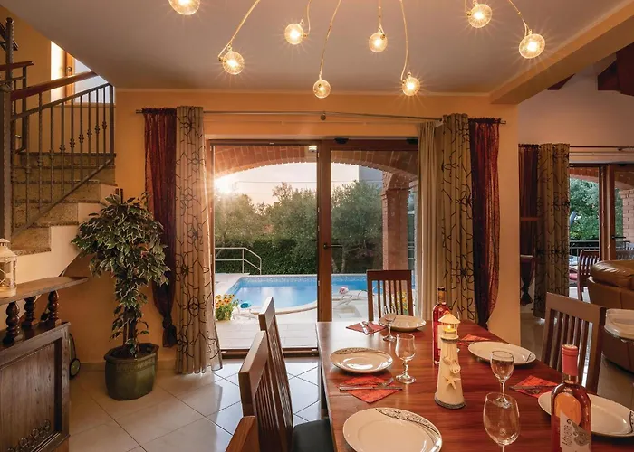 Gorgeous In Tar With Wifi 펜션 Tar-Vabriga